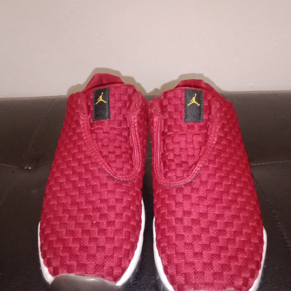 Air Jordans future low red